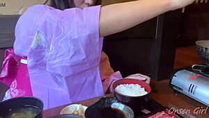 Sakura Santai di Mata Air Panas Bareng Nacchi Hot