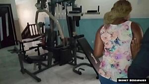 Spor Hocası Büyük Götlü 45'lik Müşteri Tarafından Baştan Çıkarılıp BBC'siyle Azgın Amını Sikiyor 😏