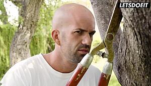 Cheating Latina wife Pecosa bangs gardener