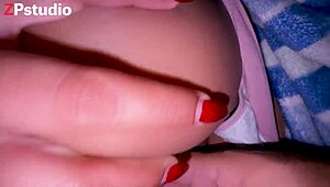 Dedilhando minha enteada safada Dadri, ela é uma vadia tão safada