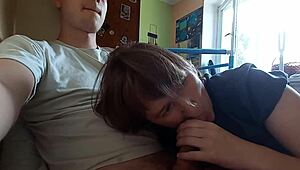 Ukrajinská MILF dává kuželku, bere doggystyle vagínu a anální creampie s polknutím