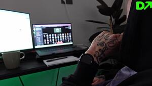 hey, my sexy stepsister keeps distracting me from trading lessons