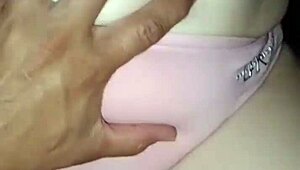 chupando las tetas spanking de la mama de mi novia y corriendome en su boca