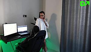 hey, my sexy stepsister keeps distracting me from trading lessons