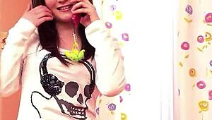 작은 18+ 일본 의붓자매 잡혀서 첫 블로잡 유혹! 😳