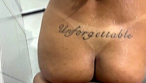 After beach fun, raw shower sex with Lunna Geek. Was it too hot inside?