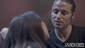 חשבת איך ג'יין ויילד הברונטית מקבלת דפיקות טובות?