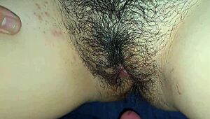 Je to tak snadné svléknout nevlastní dceru v domácí scéně