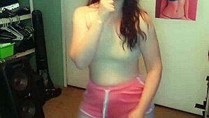 Catherine Grey twerks on Snapchat