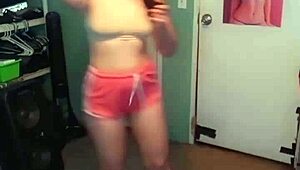 Catherine Grey twerks on Snapchat