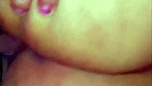 cabalgándole a domiciliario y se corre en mi culo, gritando encadenada