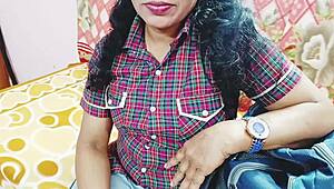 Desi školačka 18+ s velkými kozy zkouší špinavé kecy při šukání!