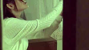 貪欲な有賀結愛がメチャクチャなフェラチオ in JAV