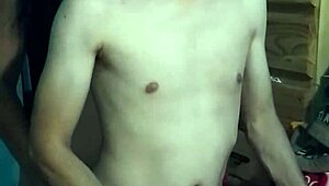 Webcam'de Fati gösteriyor sonra kız arkadaşıma sokuyorum