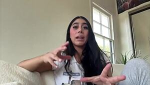 바이올렛 마이어스, 뜨거운 백스테이지 인터레이셜 액션으로 더 깊이 파고들어