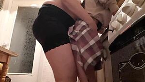 내 계모가 아빠 출근 중에 몰래 세게 박았어