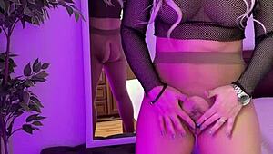 Hot Milf Rips Her Leggings Open