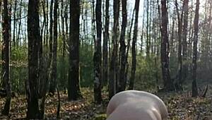 Sklavin spannt sich selbst outdoor wie 'ne Sau