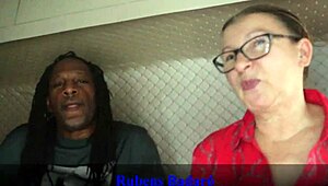 o negão arrombou a bucetinha da vovó no motor home