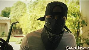 Teen beauty licking box in group threesome with blonde fingering