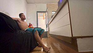 Metflix pau e putaria, comi ela no pelo e gozei na bucetinha.