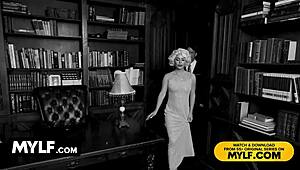 Marilyn Monroe seduces JFK with flashing and spanking