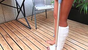 Hey, did you see that car accident with the cast leg?