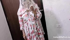 Cuplul indian Desi excitat se distrează fierbinte în dormitor