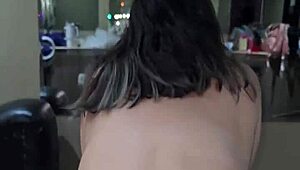 Branquinha do rabão sentou forte no pau do comedor - sailor girl hotwife