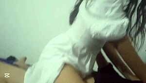 chica teen 18+ delgada montando polla dura con sexo oral, curvy latina