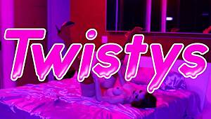 Busty babes Mona and Luna can't stop licking each other 😍