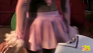 Bratty lesbian blondes just need toys to make pussies quiver... wow! 😍