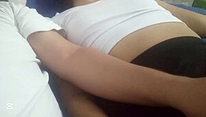 chica teen 18+ delgada montando polla dura con sexo oral, curvy latina