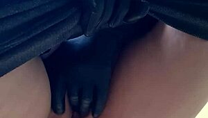 Přistihl jsem učitelku jak se honí s velkýma kozaMA ve škole