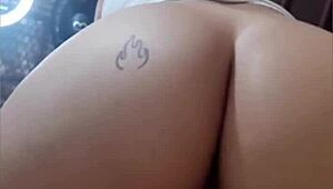 im sittin and twerkin on his big dick, feelin so good