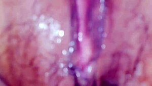 El rico coño de mi mujer se folla con un viejo cornudo