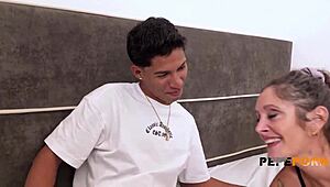 Hey, Mavi Burbujita needs a young guy to bang this gilf right!