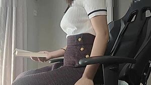 Reading at home, got so horny I started touching myself. This curvy big-ass girl couldn’t resist!