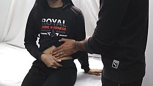 Indická 18letá školačka sváděná doktorem