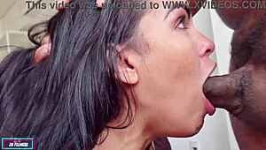 Morena gostosa fudendo de quatro