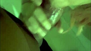 me gozo las teticas de mi prima?