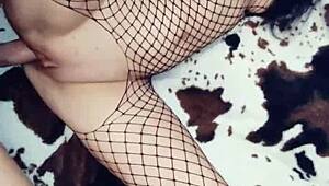 fucking a sexy mature bitch at home