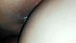 El rico coño de mi mujer se folla con un viejo cornudo