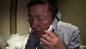 Nemůžu uvěřit, že moje drobná 18+ asijská panna 18+ 18+ cucala starýmu ošklivýmu chlapovi poprvé v nezkroceném japonském pornu přes noc