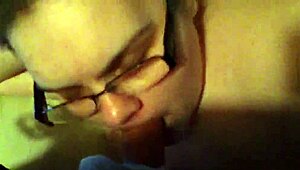 Esposa novinha 18+ cavalga em pauzão grosso na foda casual