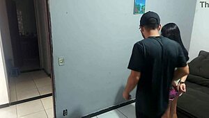 Dona de casa paga com bunda para policial kinky