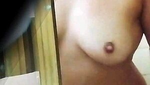 spying on that hot colombian milf in the bathroom during her trip 😏