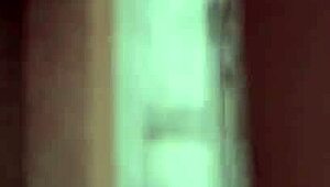 Putri cinta fingers deeply in wet, dripping setting