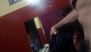 Lauren Phoenix sa ohne v rybích sieťach a osedlá veľký kokot bublinovým zadkom