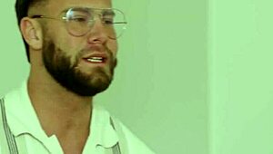 Nevěrná manželka vede těhotnou ženu Casey Calvert a Leanu Lovings do divokého gangbangu